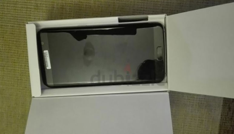 Samsung Galaxy S7 Edge new live photos & in-box accessories leaked Samsung Galaxy S7 Edge